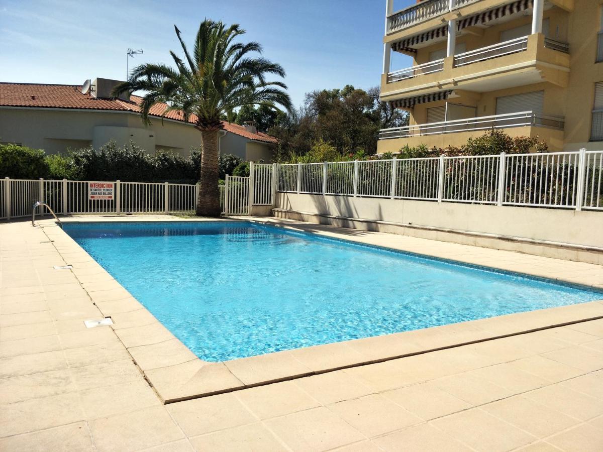 Appartement Face A La Plage Сен-Рафаэль Экстерьер фото